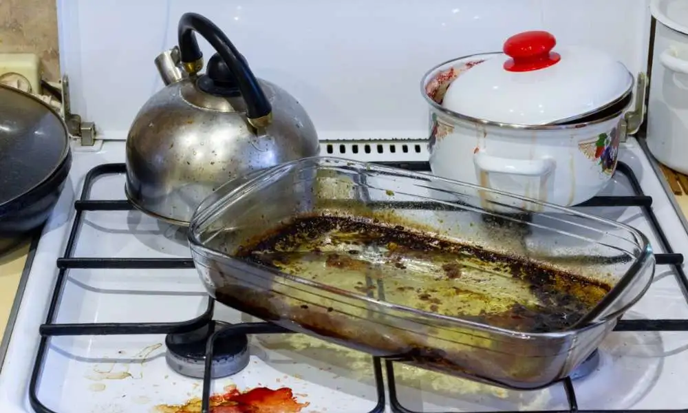 How to Remove Burn Marks From Glass Cookware