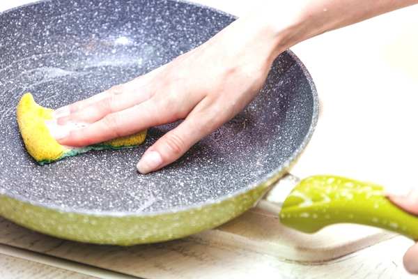 Use Mild Abrasive Cleansers clean Enamel Cookware