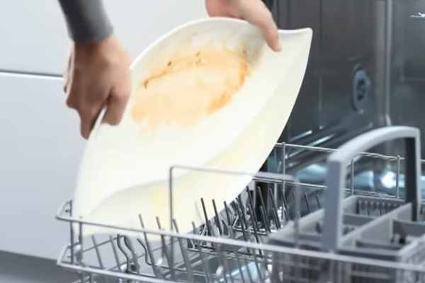  Remove Excess Food From Dishes And Utensils