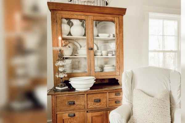 Decorate China Cabinets with Plates And Platters