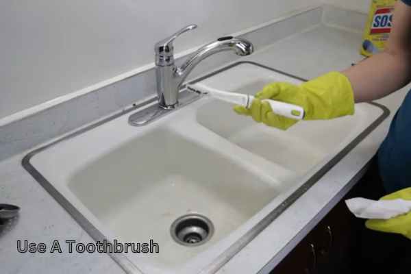  Use A Toothbrush To Clean Ceramic Sinks In Kitchen
