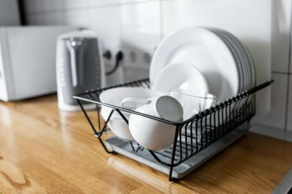 Pre-Soak The Dish Rack In Warm, Soapy Water To Loosen The Debris