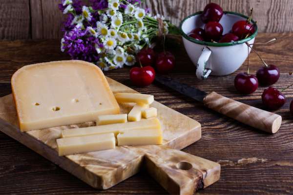 Slicing Semi-Soft And Semi-Hard Cheeses