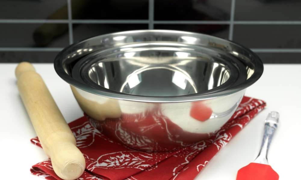 When Not To Use Metal Mixing Bowls